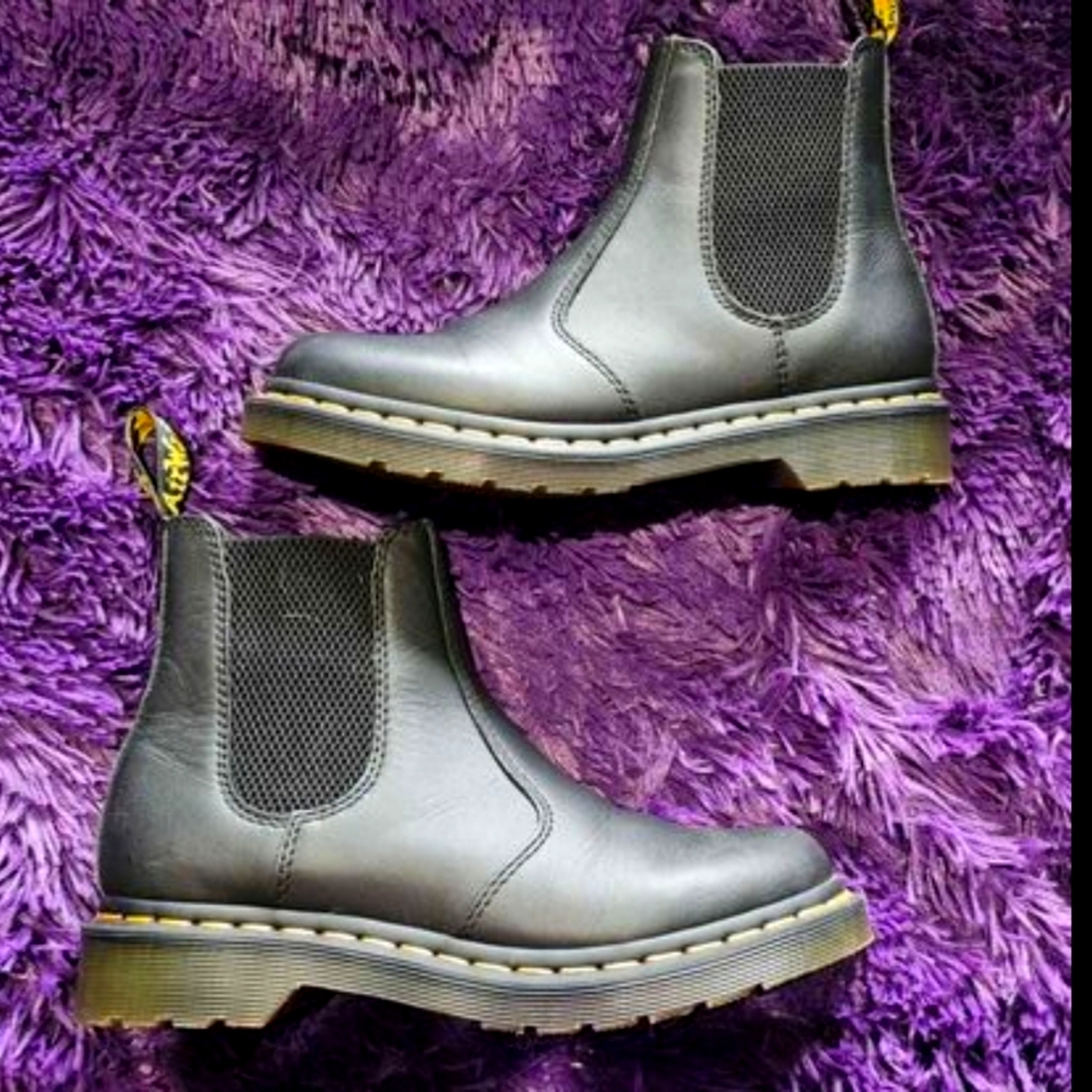 Dr. Martens Womans Boots Size 7 2976